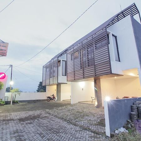Oyo 396 Tibrae Residence Syariah Лембанг Екстериор снимка