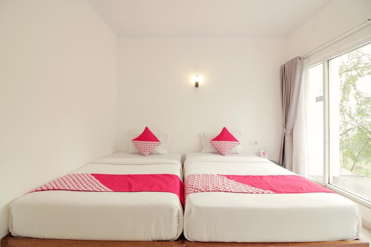 Oyo 396 Tibrae Residence Syariah Лембанг Екстериор снимка