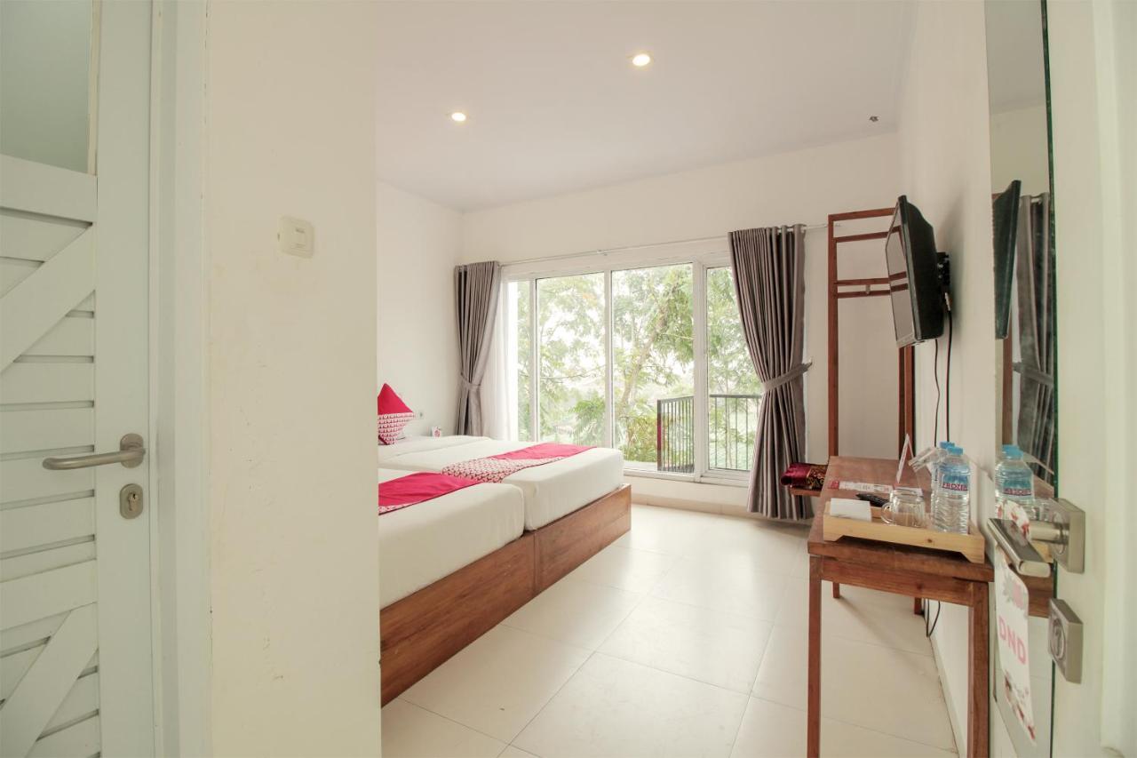 Oyo 396 Tibrae Residence Syariah Лембанг Екстериор снимка