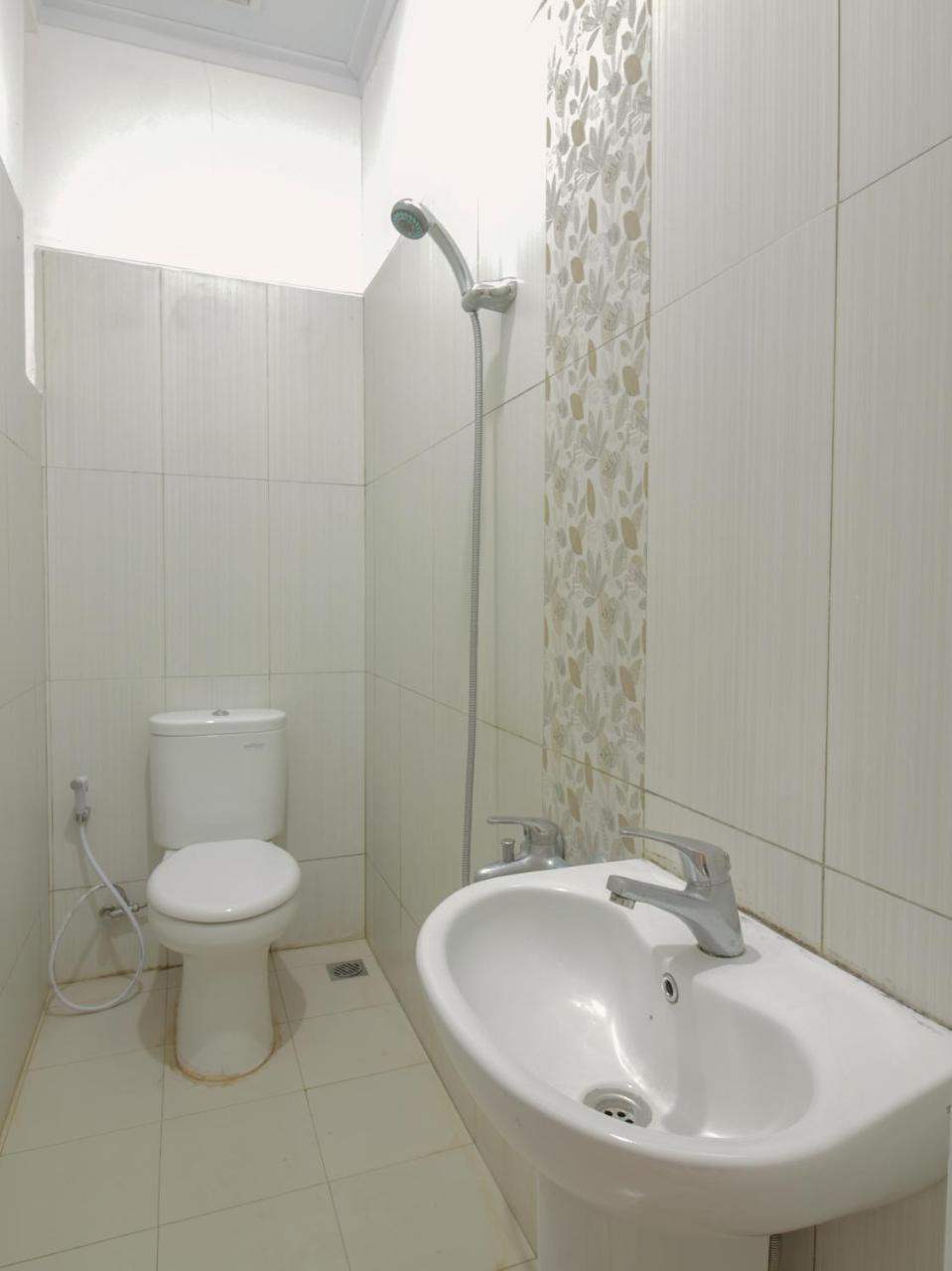 Oyo 396 Tibrae Residence Syariah Лембанг Екстериор снимка